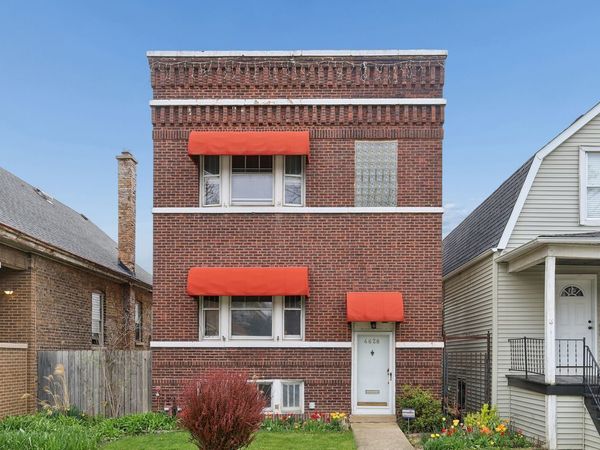 4628 W Waveland Avenue, Chicago, IL 60641