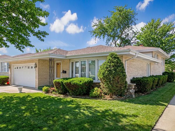 4738 N Potawatomie Avenue, Chicago, IL 60656