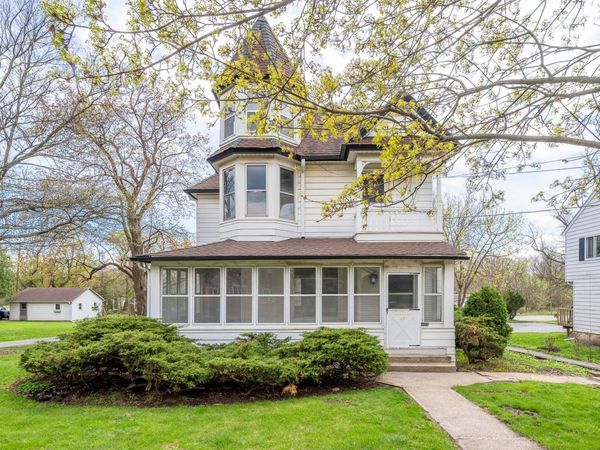 4221 Old Grand Avenue, Gurnee, IL 60031