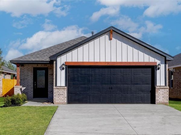 12701 Carrara Lane, Yukon, OK 73099