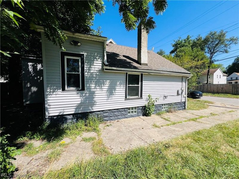 9407 Benham Avenue, Cleveland, OH 44105 Photo 2