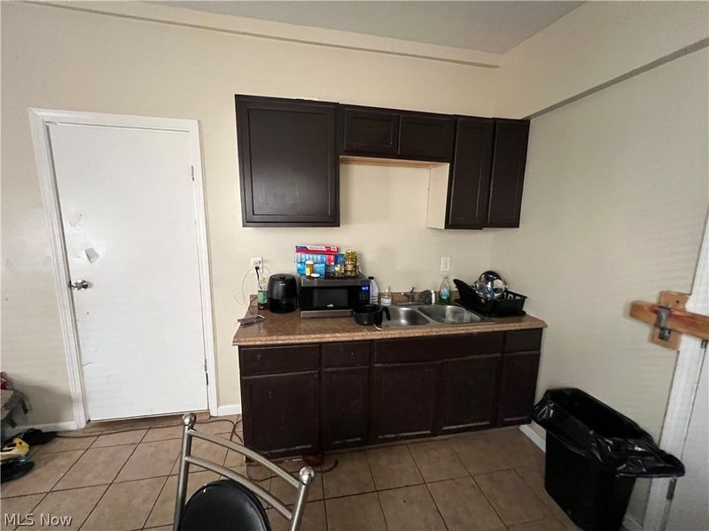 9407 Benham Avenue, Cleveland, OH 44105 Photo 4