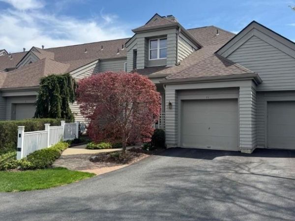 11 Windsor Ct, Hardyston, NJ 07419