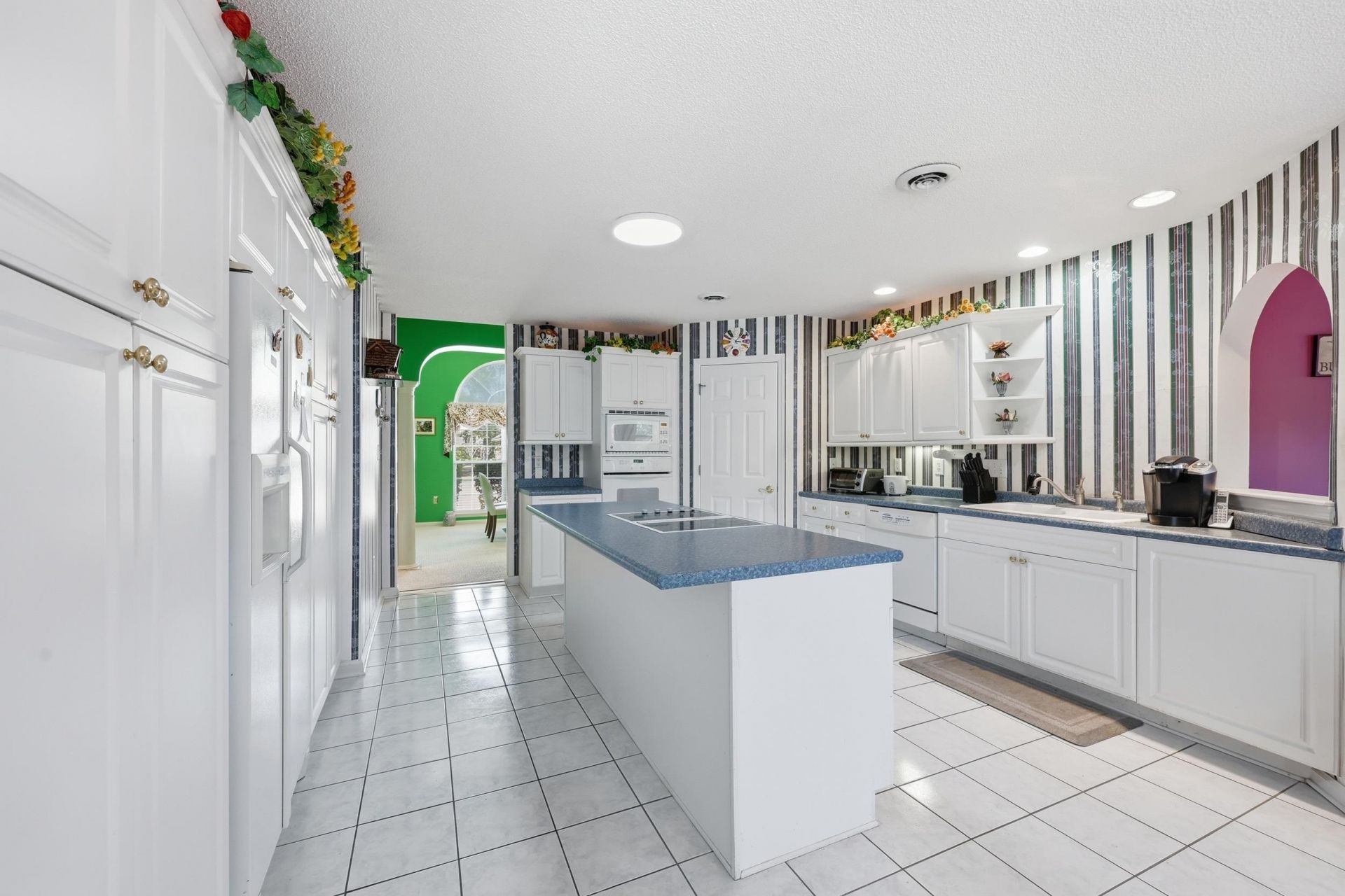 2562 Lake Vista Dr.  Photo 16