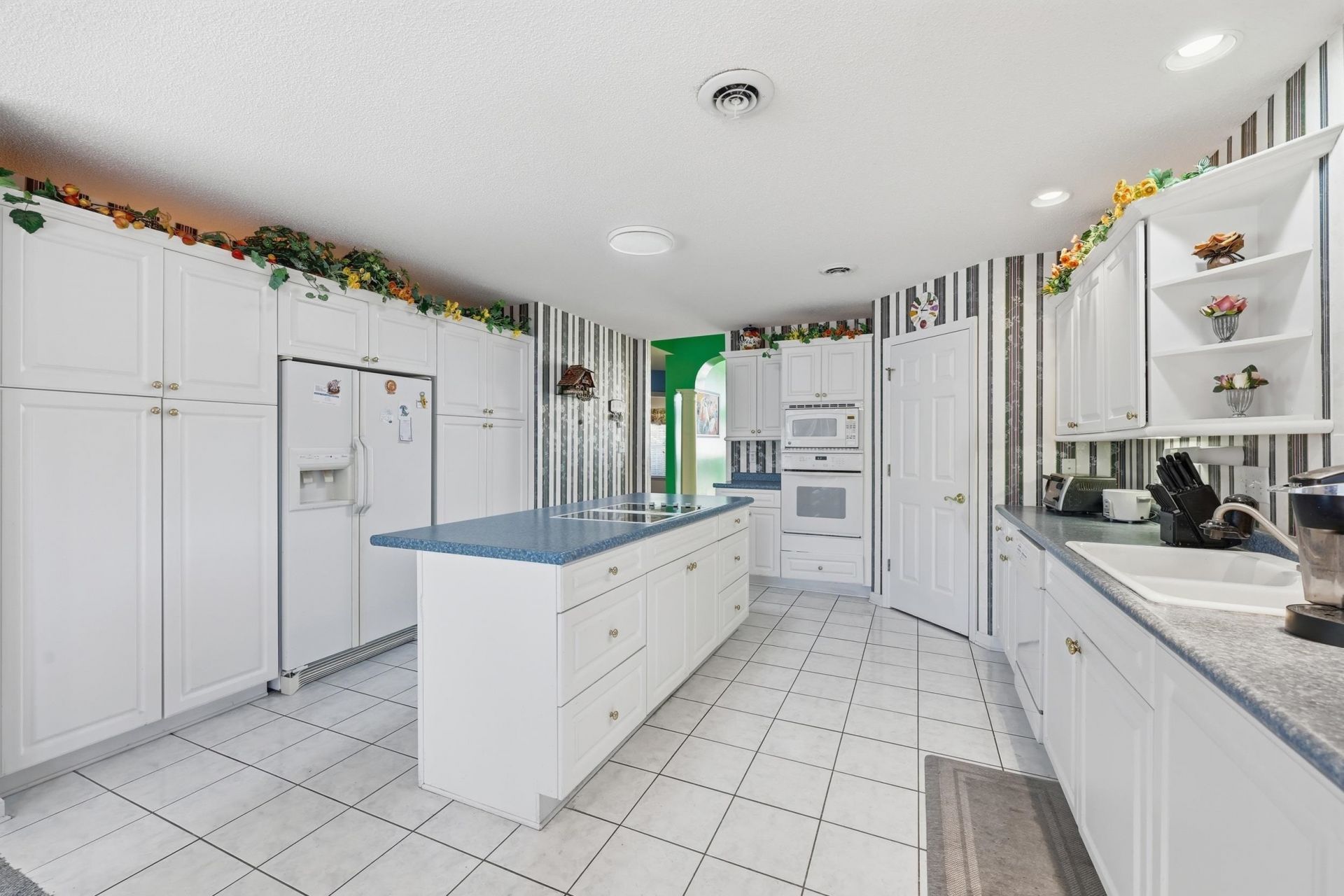 2562 Lake Vista Dr.  Photo 17