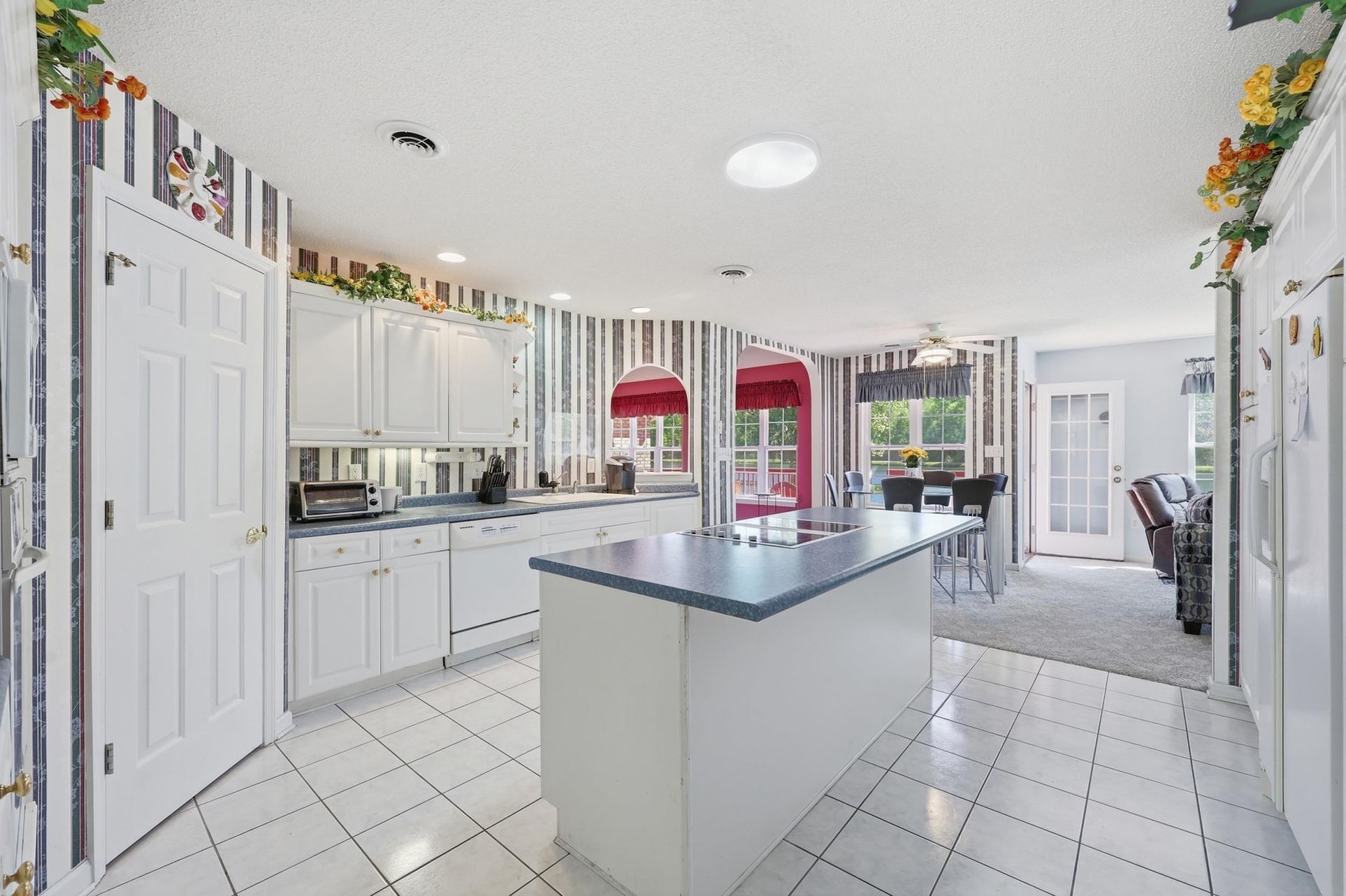 2562 Lake Vista Dr.  Photo 18