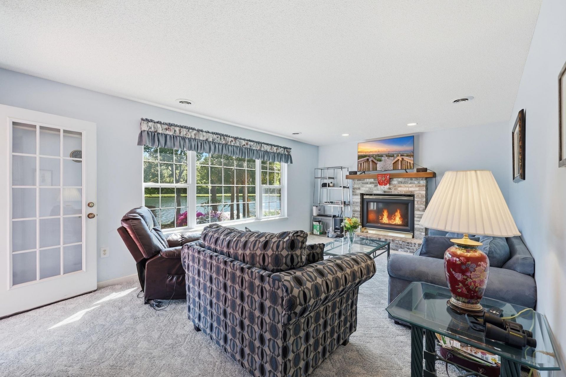 2562 Lake Vista Dr.  Photo 20