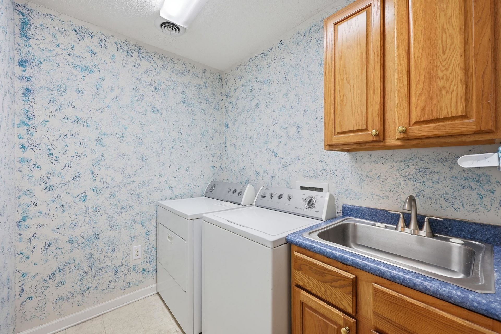 2562 Lake Vista Dr.  Photo 30