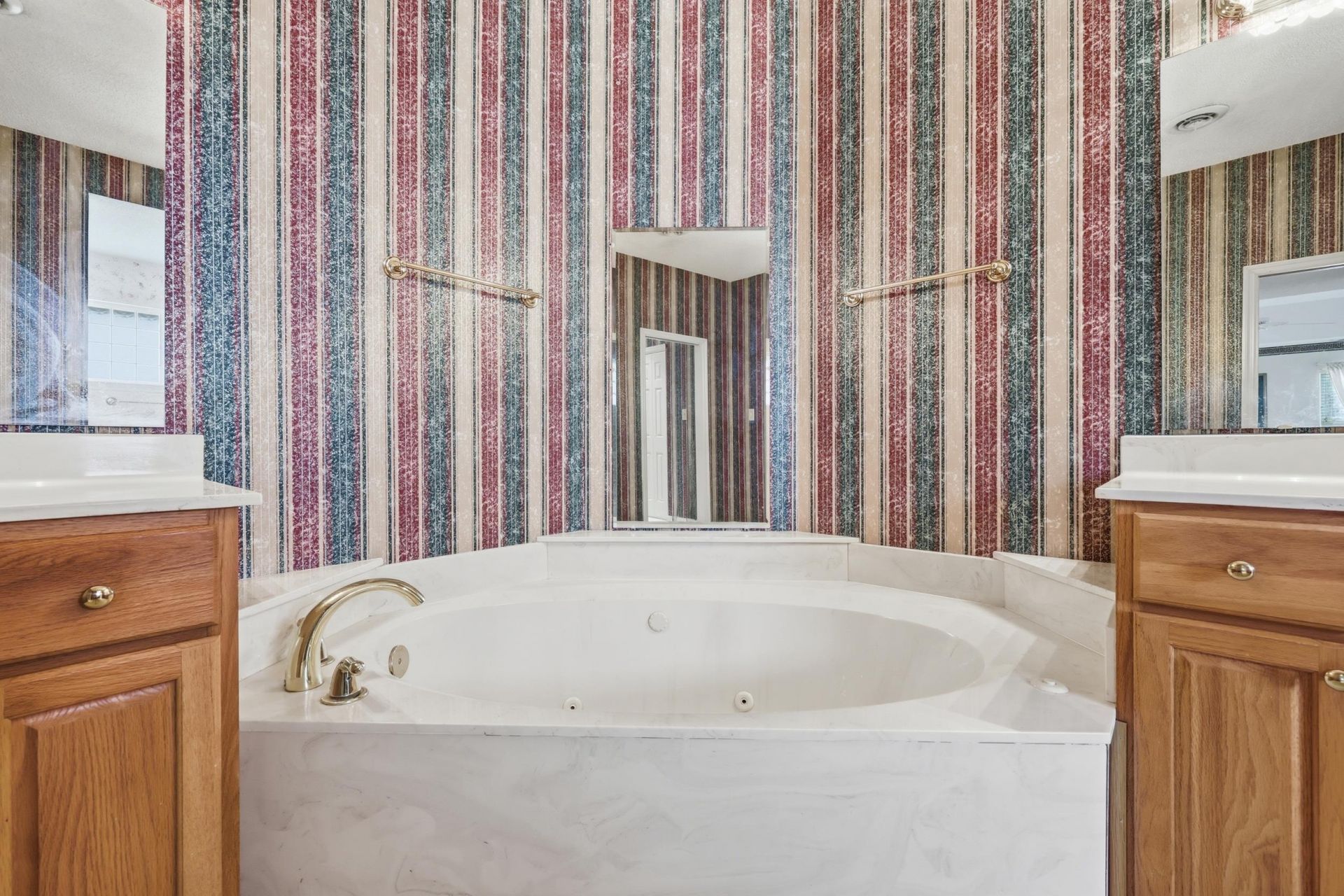 2562 Lake Vista Dr.  Photo 37