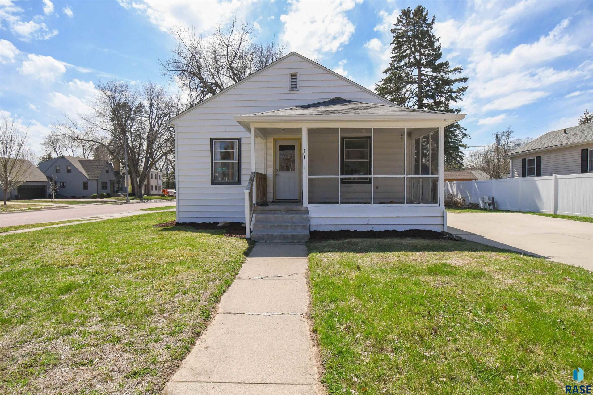 101 W 27th St Sioux Falls, SD 57105