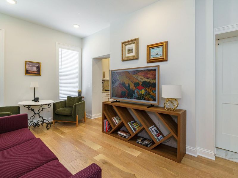 33 W Starr Avenue , Columbus, OH 43201 Photo 8