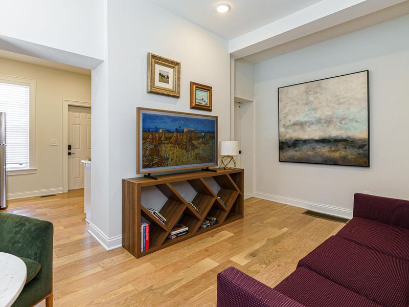 33 W Starr Avenue , Columbus, OH 43201 Photo 9