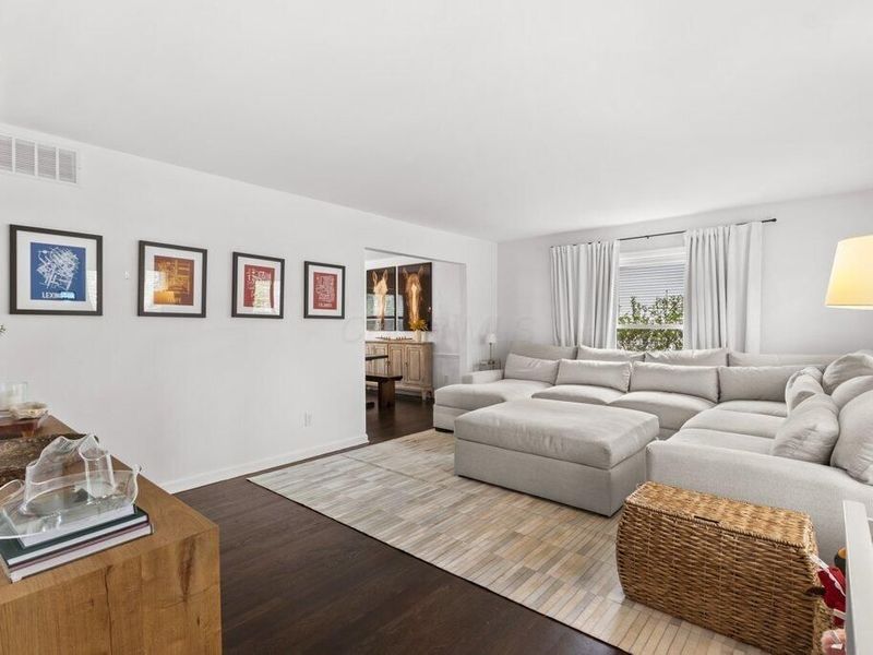 855 Clubview Boulevard S, Columbus, OH 43235 Photo 4