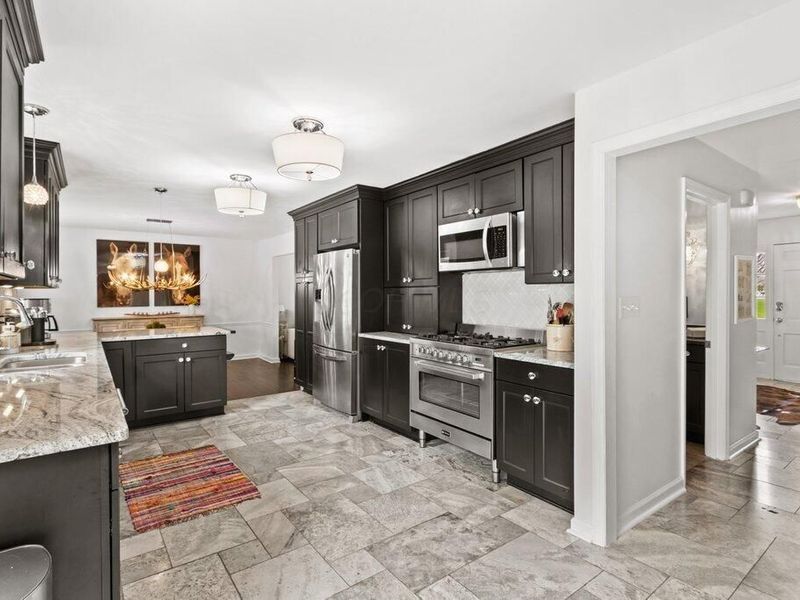 855 Clubview Boulevard S, Columbus, OH 43235 Photo 8