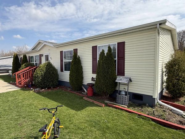 897 E Lake Street, Unit 91, Lake Mills, WI 53551