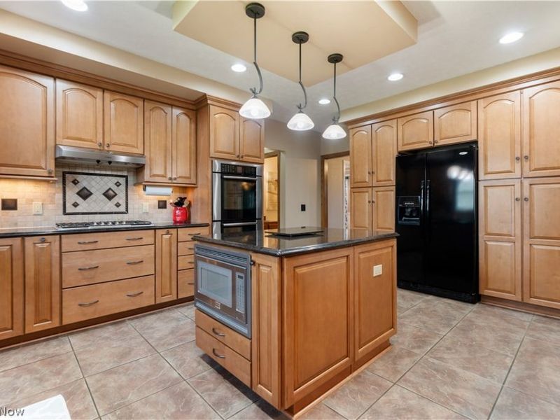 2903 Aylesbury Street NW, North Canton, OH 44720 Photo 4