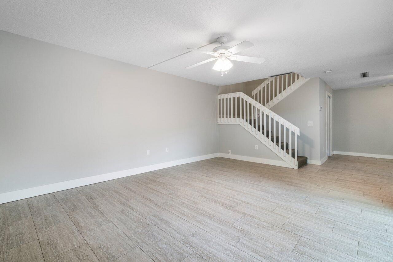 825 Center Street, Unit 3d, Jupiter, FL 33458 Photo