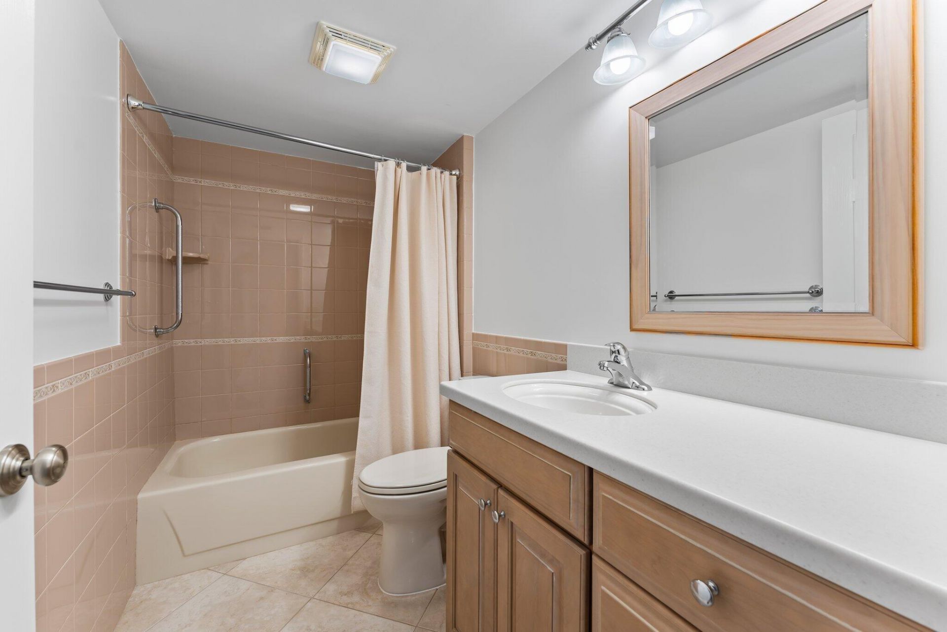 601 S Seas Drive, Unit 203, Jupiter, FL 33477 Photo