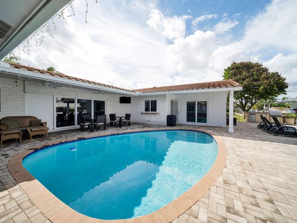 2401 SE 8th Court, Pompano Beach, FL 33062