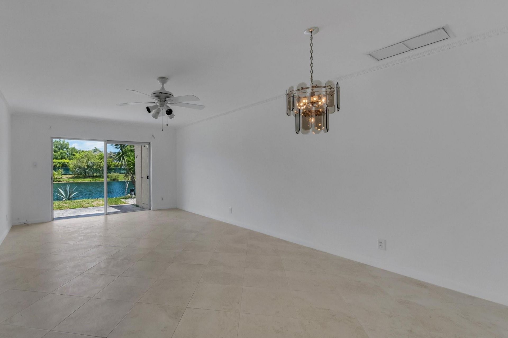 8829 Bella Vista Drive, Unit 282, Boca Raton, FL 33433 Photo