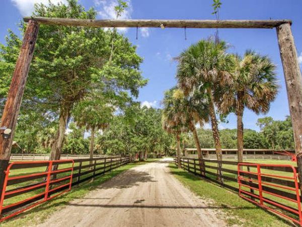 2833 F Road, Loxahatchee Groves, FL 33470