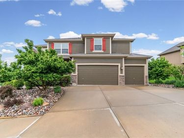 5898 S NATIONAL Drive, Parkville, MO 64152