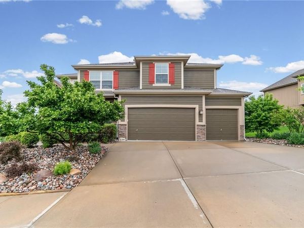 5898 S NATIONAL Drive, Parkville, MO 64152