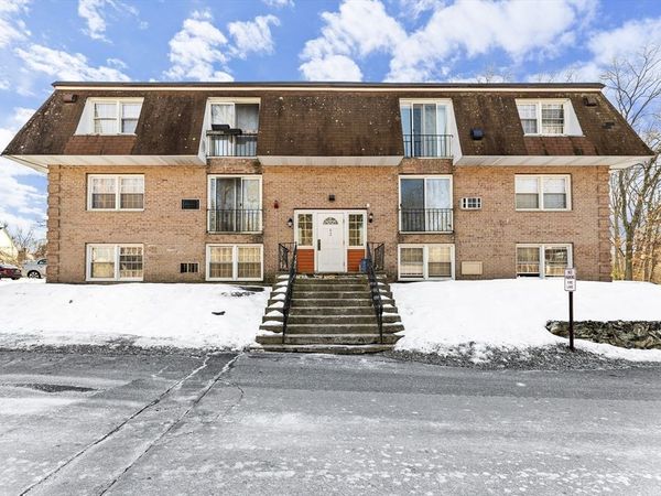 82 Boylston Ln, Unit 21, Lowell, MA 01852
