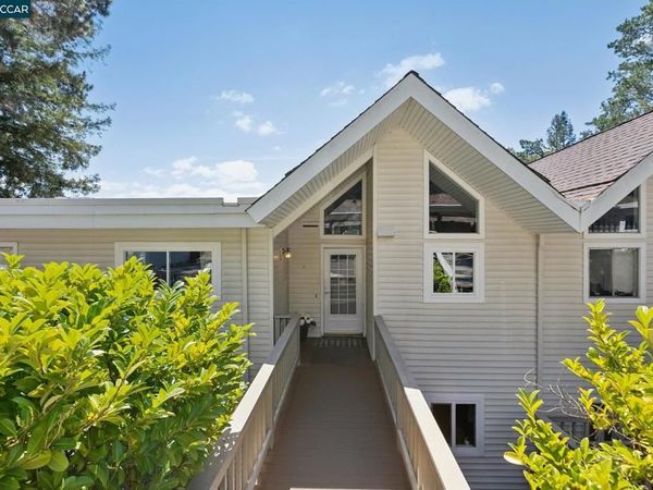 124 Ascot Ct, Unit B, Moraga, CA 94556