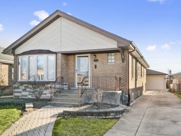 3133 W 101st Street , Evergreen Park, IL 60805