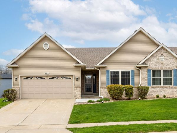 800 Hartz Court , Unit 800, Le Claire, IA 52753