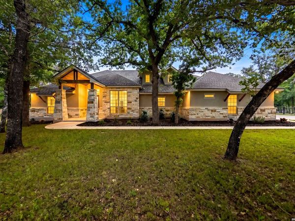 156 Crescent Ridge, Adkins, TX 78101