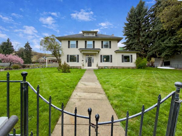 208 E James Street, Colfax, WA 99111