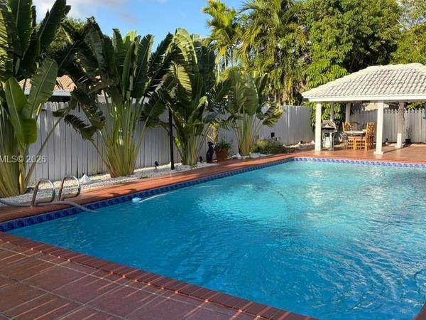 10321 SW 17th St, Miami, FL 33165