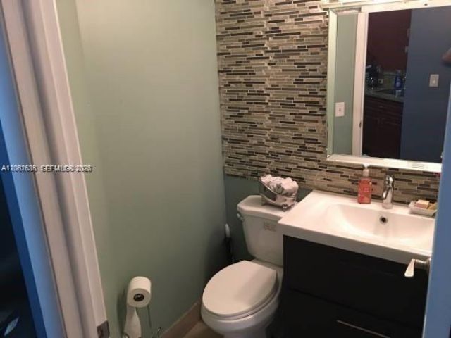 8067 NW 199th Ter, Hialeah, FL 33015 Photo