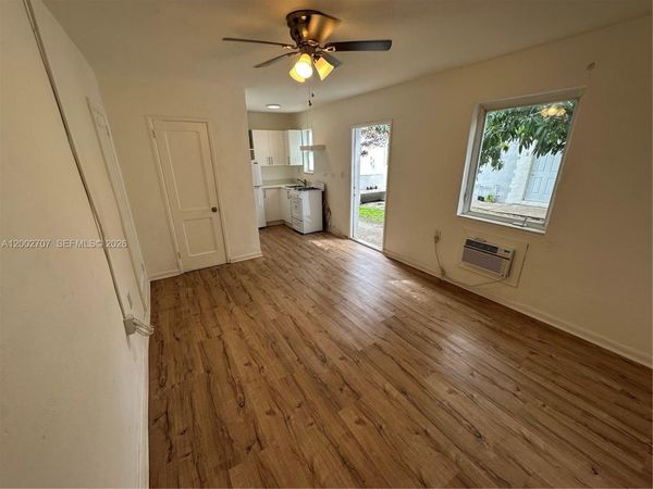 480 SW 10th St , Unit 8, Miami, FL 33130