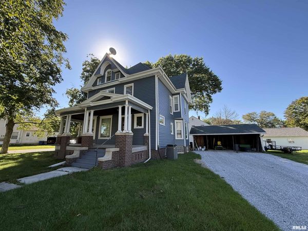 204 W CLINTON Avenue, Monmouth, IL 61462