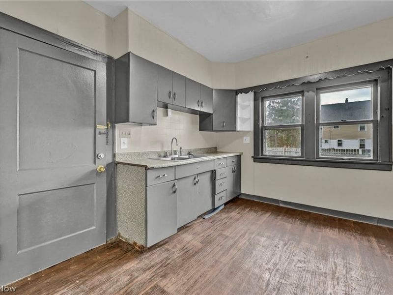 9612 Lamontier Avenue, Cleveland, OH 44104 Photo 10