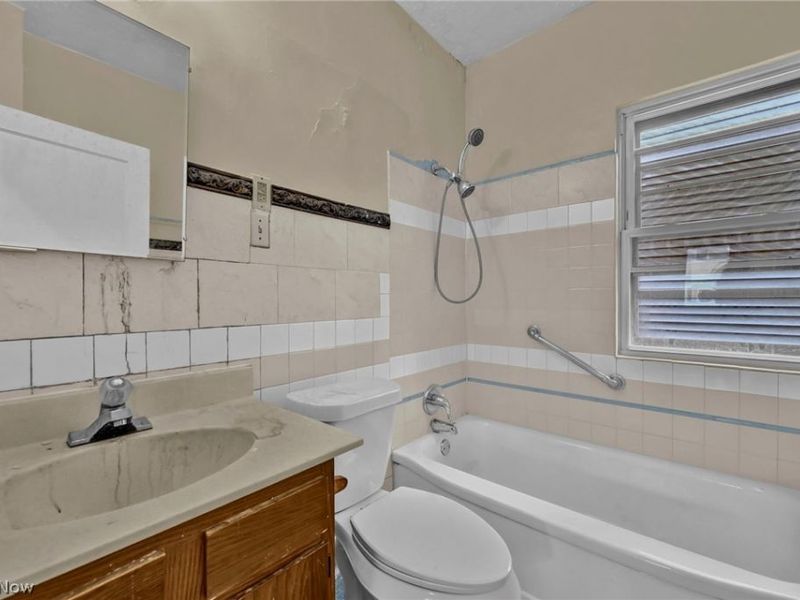 9612 Lamontier Avenue, Cleveland, OH 44104 Photo 15