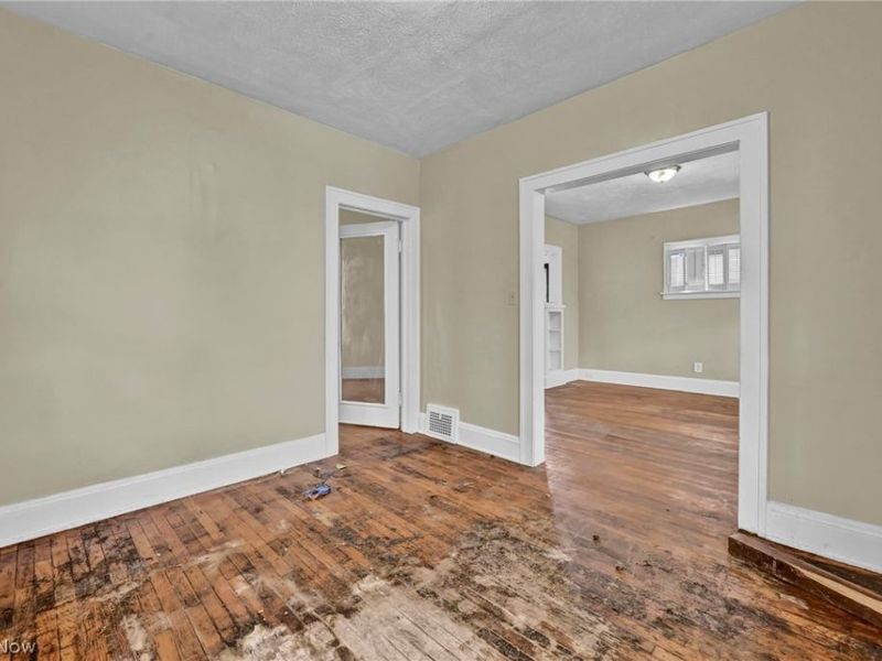 9612 Lamontier Avenue, Cleveland, OH 44104 Photo 20