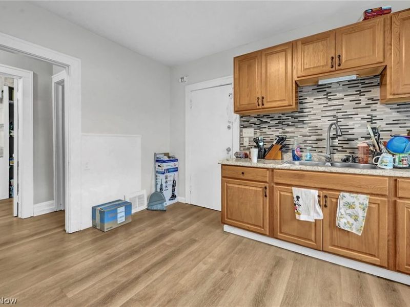 9612 Lamontier Avenue, Cleveland, OH 44104 Photo 26