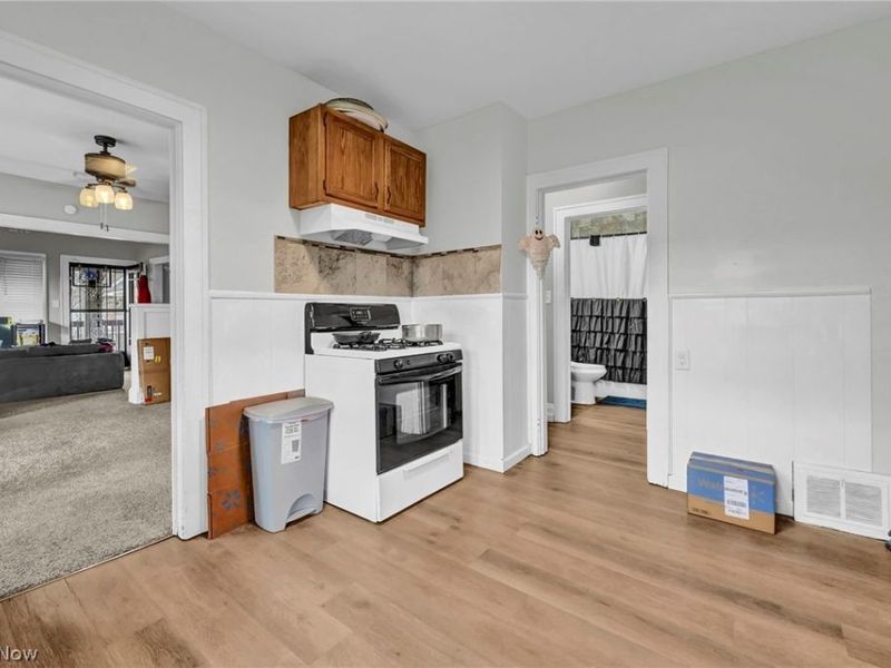 9612 Lamontier Avenue, Cleveland, OH 44104 Photo 27