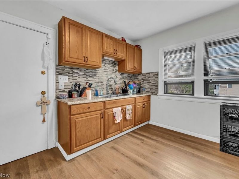 9612 Lamontier Avenue, Cleveland, OH 44104 Photo 4