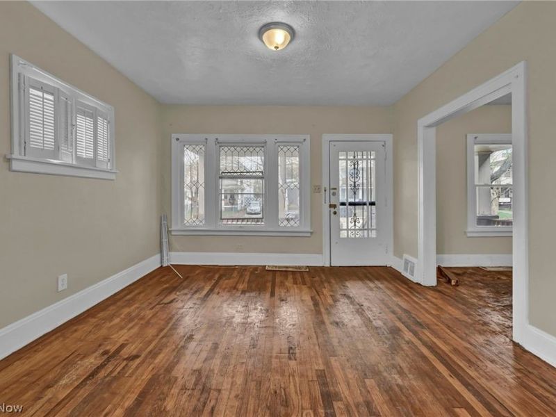 9612 Lamontier Avenue, Cleveland, OH 44104 Photo 8