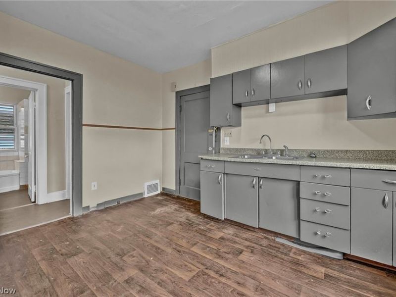 9612 Lamontier Avenue, Cleveland, OH 44104 Photo 9