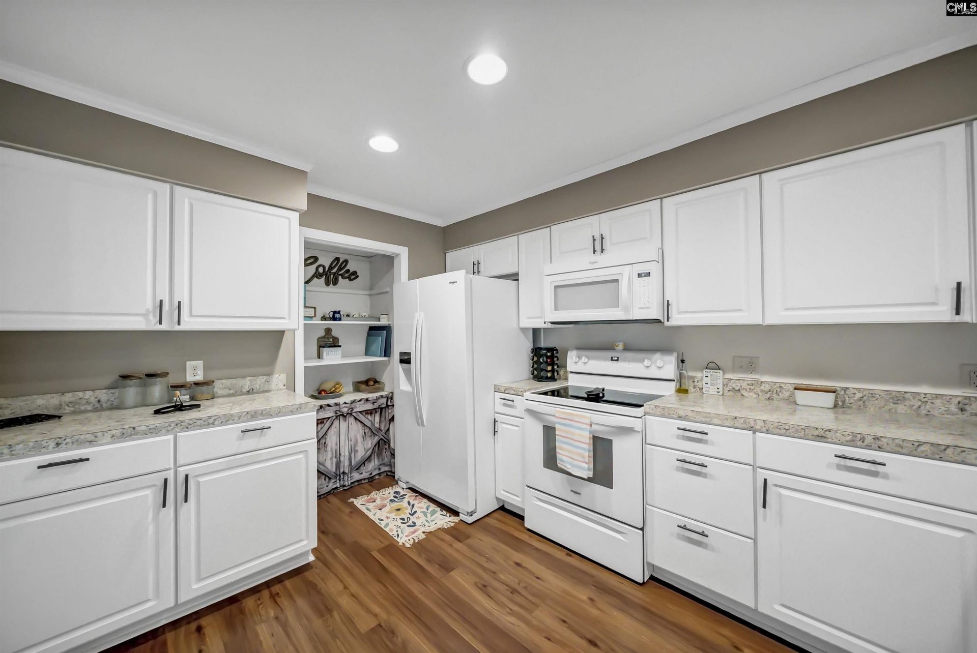 215 Shoreline Dr  Photo 5