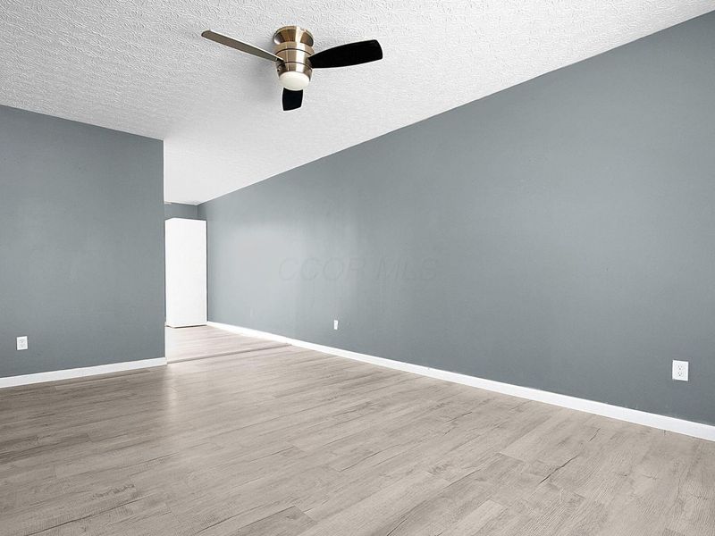 381 Chatterly Lane, Columbus, OH 43207 Photo 11