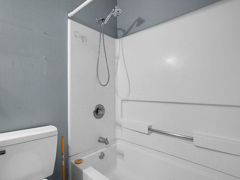 381 Chatterly Lane, Columbus, OH 43207 Photo 16