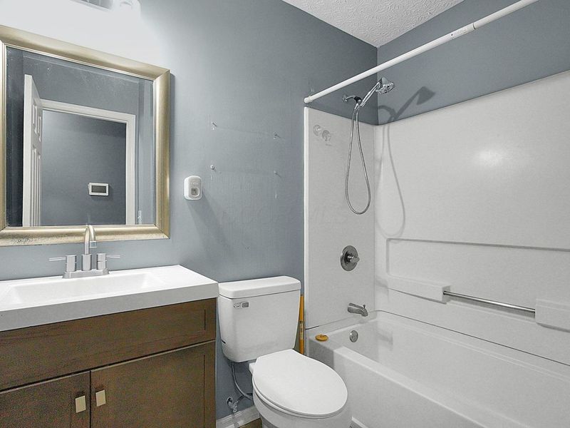 381 Chatterly Lane, Columbus, OH 43207 Photo 17