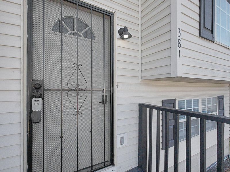 381 Chatterly Lane, Columbus, OH 43207 Photo 5